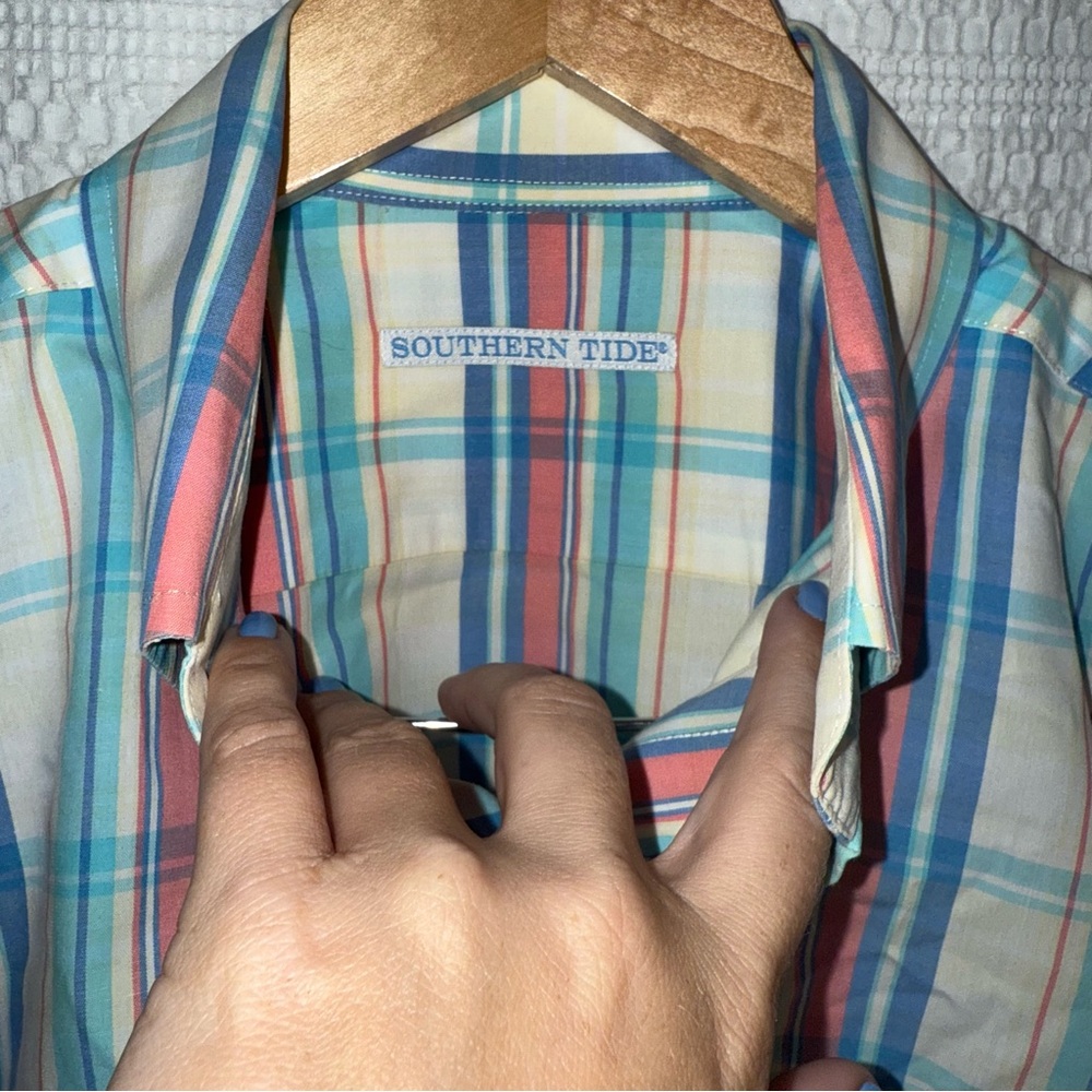 Southern Tide button down - Picture 3 of 5